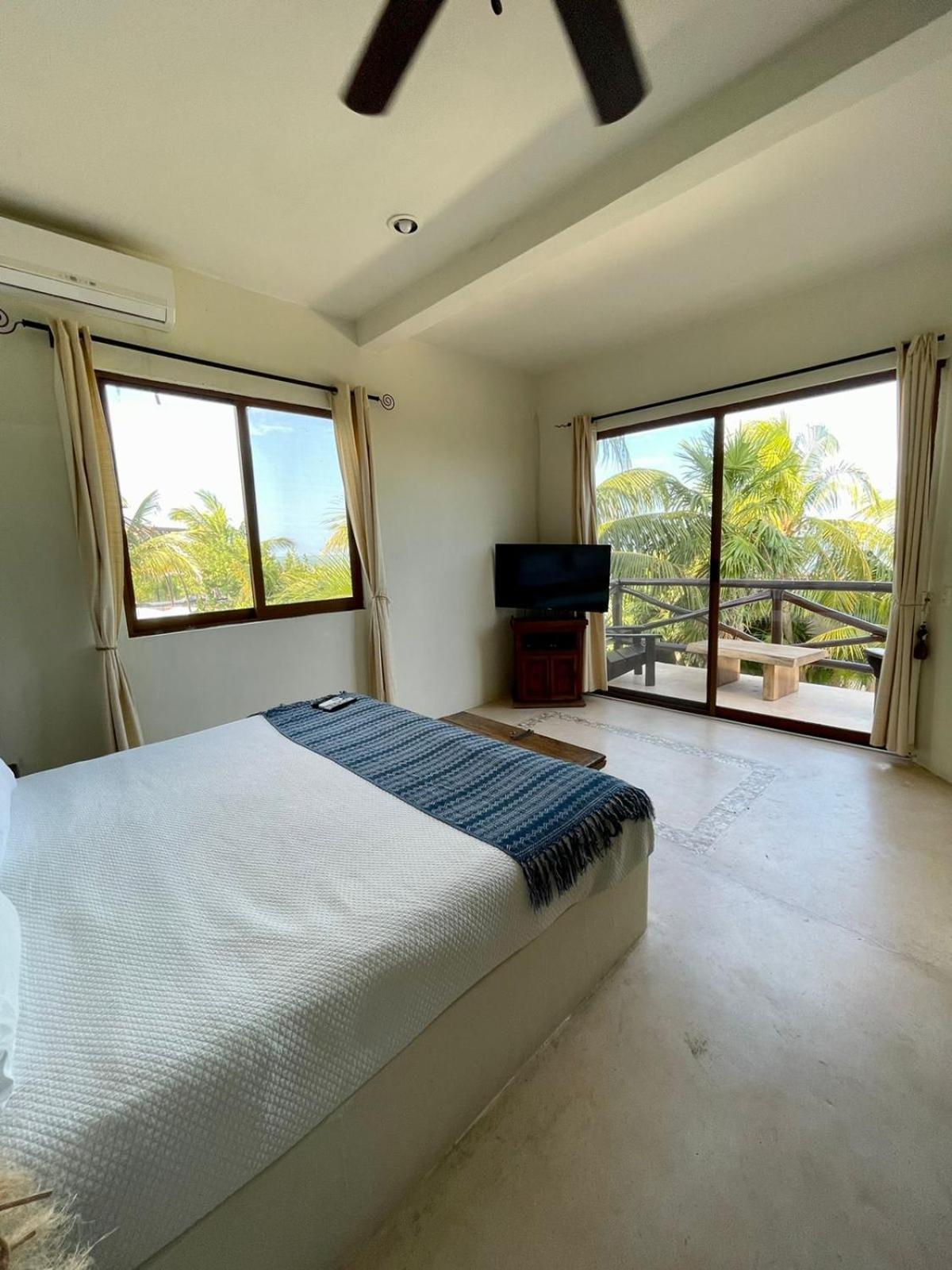 La Puerta Azul Beachfront - Adults Only 4*